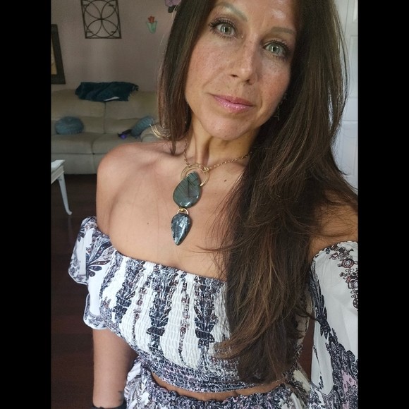 Meet your Posher, Sylena - Picture 2 of 8